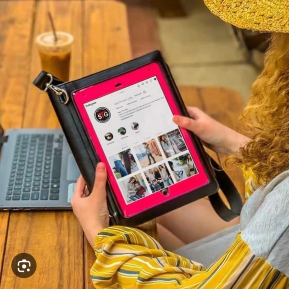 NWT Tablet Messenger Bag with RFID/Touchscreen-Black - Picture 7 of 17